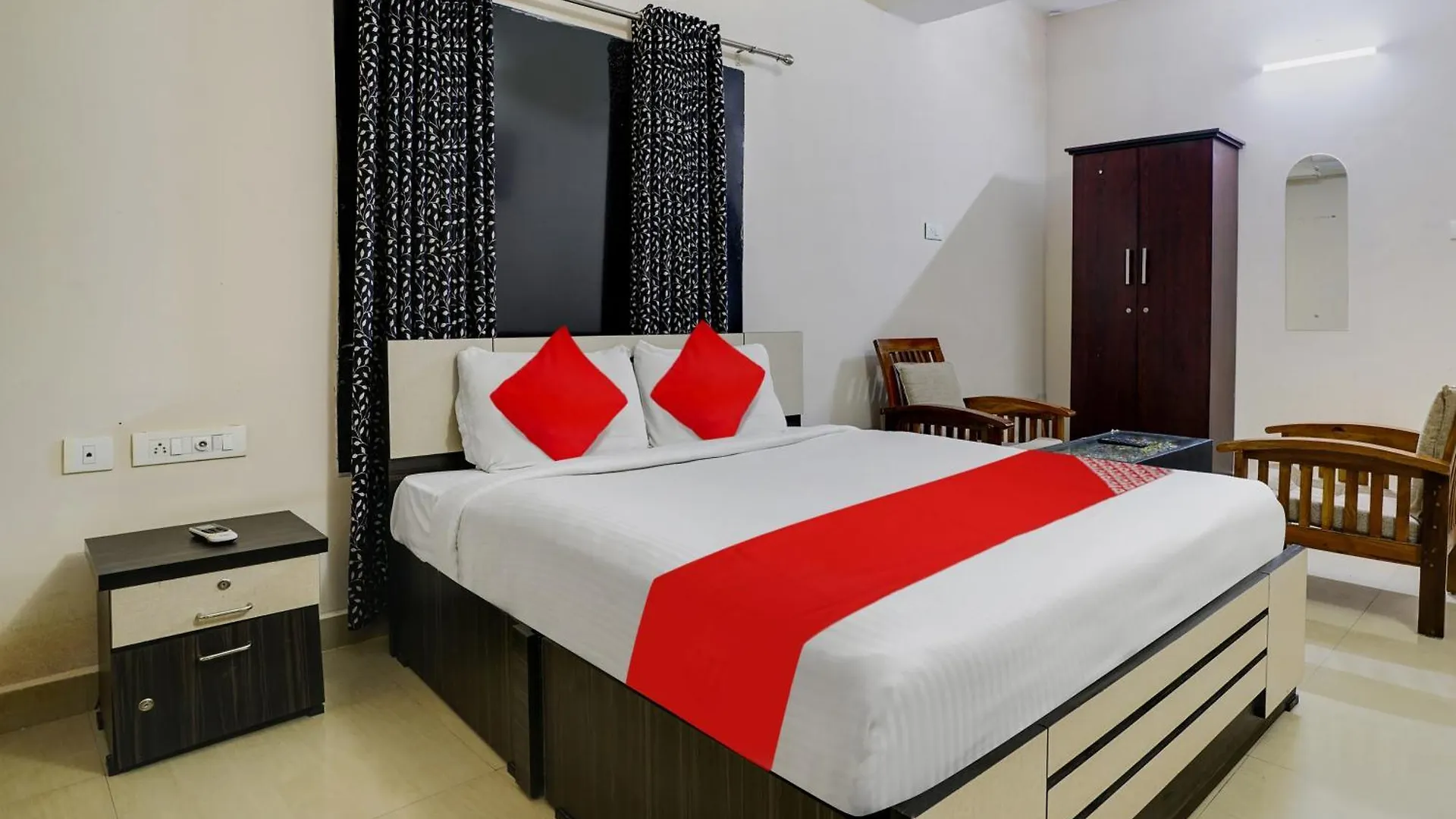 Oyo Flagship Arrows Tourist Home Kochi