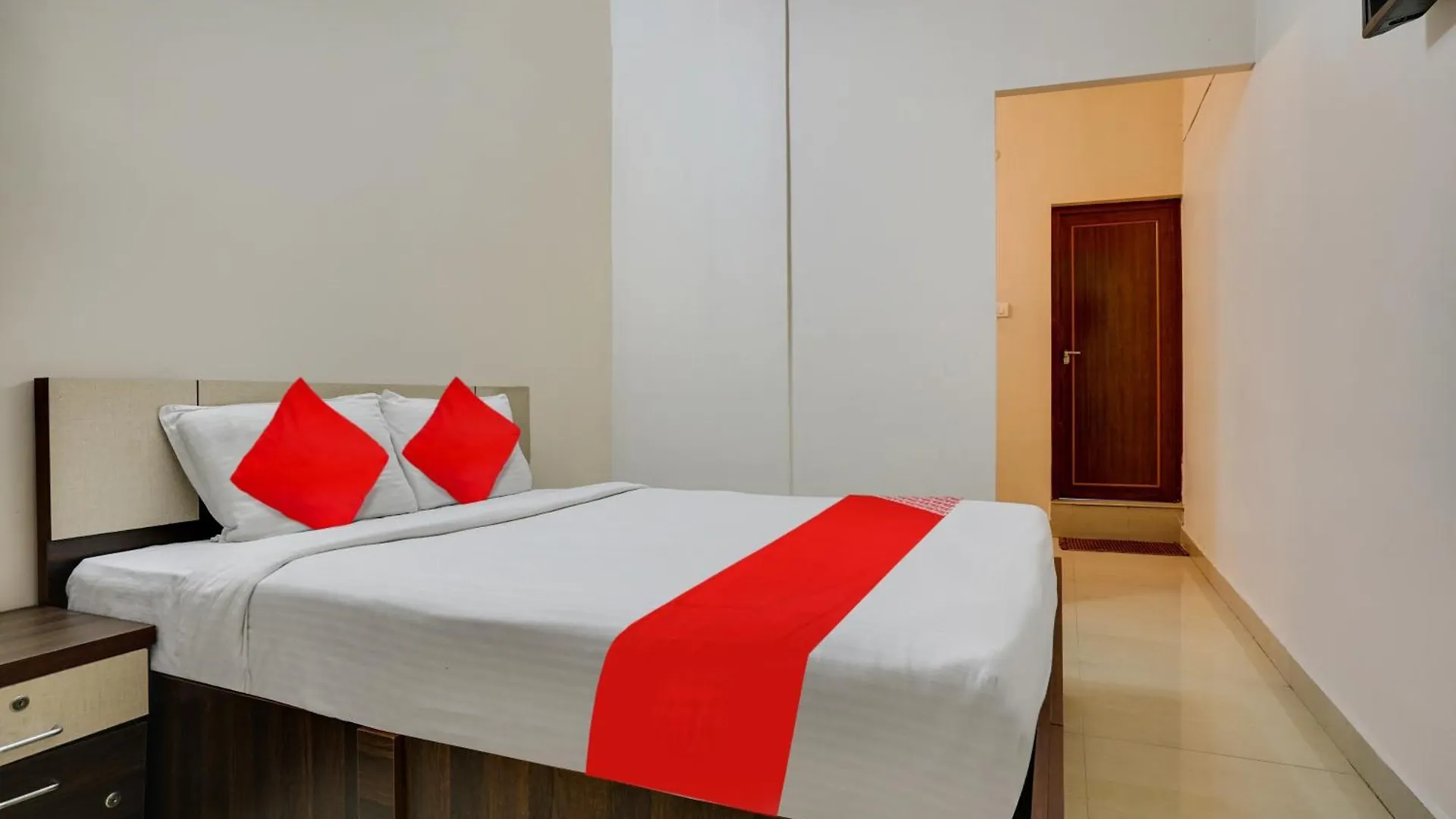 Hotel Oyo Flagship Arrows Tourist Home Kochi